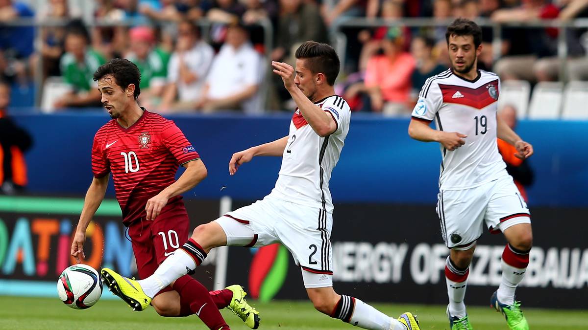 JULIAN KORB (bis 87. Minute): Nach einer Viertelstunde erstmals auffällig, als er nach starkem Vorstoß im gegnerischen Strafraum keinen Mitspieler findet. In der Defensive allerdings mit erheblichen Problemen, trabt in der Entstehung des 0:3 auf seiner Abwehrseite nur hinterher - SPORT1-Note: 5  