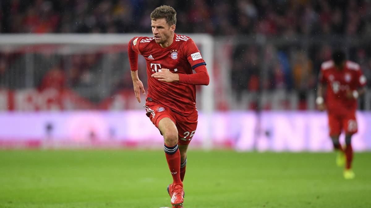 THOMAS MÜLLER - 30 MILLIONEN DOLLAR: Auch wenn der Stern des Fußball-Weltmeisters von 2014 zuletzt etwas ins Sinken geriet und er aus dem DFB-Team aussortiert wurde - Müller ist ein Sympathieträger und dementsprechend beliebt bei Sponsoren: Er hat einen persönlichen Deal mit Ausrüster Adidas, auch Nudel-Hersteller Barilla und Weber Grill werben mit dem 29-Jährigen