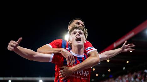 Während der FC Bayern öffentliches Interesse an Nick Woltemade zeigt, will der VfB Stuttgart seinen Angreifer halten. Eine astronomische Ablösesumme könnte zum Problem werden.