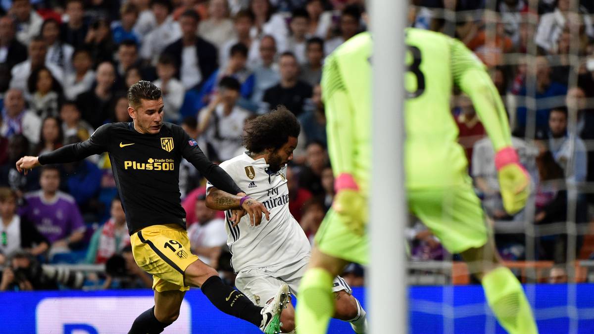 MARCELO: Wie gewohnt ein weiterer Außenstürmer für die Königlichen. Hatte den Vorteil, kaum Defensivaufgaben bewältigen zu müssen, und konnte so ordentlich Dampf nach vorne machen und viele Flanken schlagen. War jedoch an keinem Tor direkt beteiligt. SPORT1-Note: 2,5