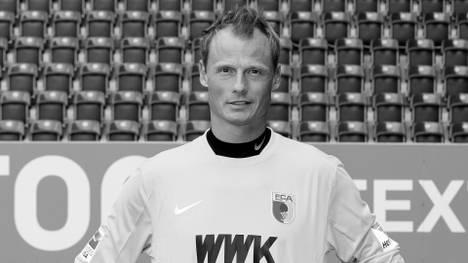 Der ehemalige österreichische Nationaltorhüter und frühere Bundesliga-Torwart Alexander Manninger ist am Donnerstag bei einem Zugunglück ums Leben gekommen. Das berichtet die ansässige Polizei. Der Unfall ereignete sich in Nußdorf am Haunsberg in der Nähe von Salzburg. Manninger wurde 48 Jahre alt.