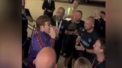 Manchester City wurde nach dem FA-Cup-Triumph bei der Rückkehr am Flughafen von keinem anderen als Sir Elton John empfangen. Trainer Pep Guardiola entpuppte sich als Riesen-Fan des 76-Jährigen.