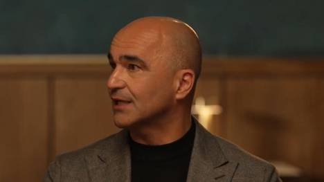 Cristiano Ronaldo ist nicht mehr auf Tore und persönliche Rekorde wie früher fokussiert, meint Portugal-Trainer Roberto Martínez. Stattdessen stelle der Superstar immer mehr den Teamerfolg in den Mittelpunkt.