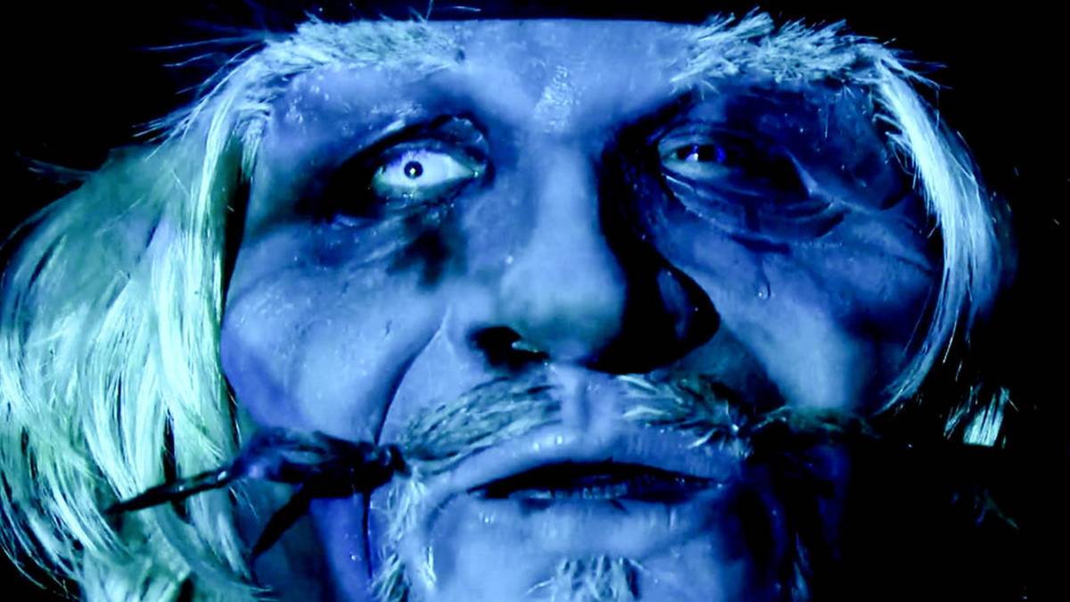 Bray Wyatt stellte bei WWE SmackDown "Uncle Howdy" vor, anscheinend ein neues Alter Ego