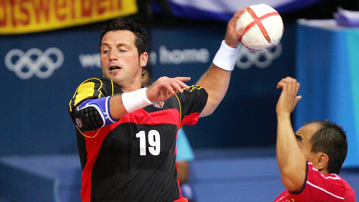 Von den zwei Niederlagen zuvor in der Gruppenphase ist bei den Deutschen wenig zu spüren. Nach einem 15:16-Rückstand zur Pause kämpft sich die DHB-Auswahl in die Verlängerung