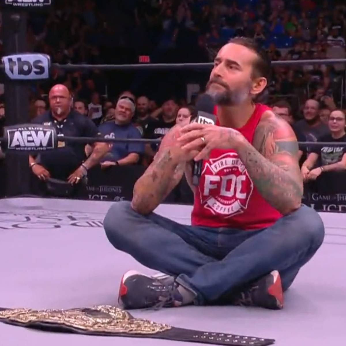 CM Punk hat bei AEW Dynamite laut Medienberichten unabgesprochen im Live-TV einen Kollegen bloßgestellt - was steckt dahinter?