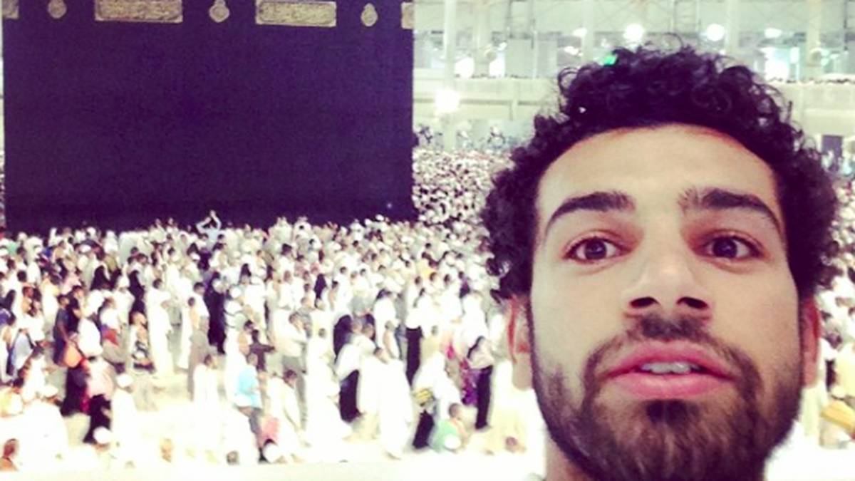 
Salah ist Muslim und pilgert einmal im Jahr in die heilige Stadt Mekka. Ein möglicher Nachteil für Liverpool: Das Champions-League-Finale fällt in den Fastenmonat Ramadan. Salah: "Der Ramadan bedeutet mir sehr viel. Er erfüllt mich."