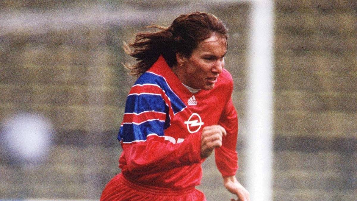 MICHAEL STERNKOPF: Der Mittelfeldspieler kam 1990 von seinem Heimatclub Karlsruher SC zum FC Bayern und blieb bis zu seinem Wechsel fünf Jahre später zu Borussia Mönchengladbach 
