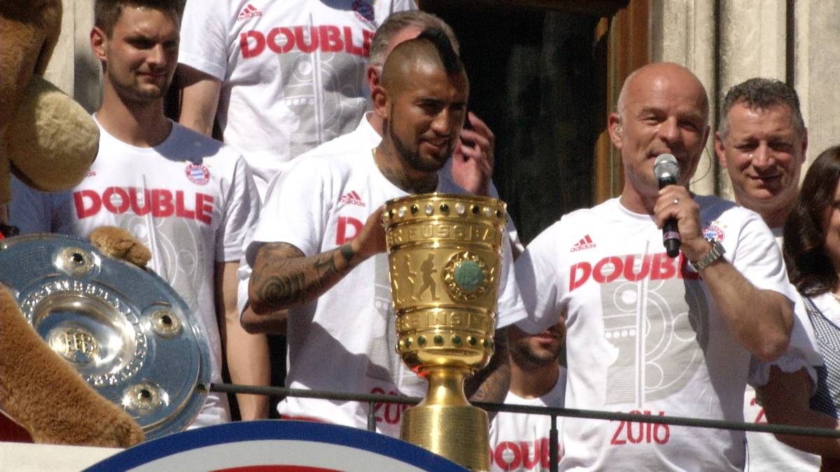 Drei Jahre lange spielte Arturo Vidal für den FC Bayern. Der heutige Barca-Profi blickt erfreut zurück.