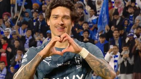 Al-Hilal gewinnt 2:0 gegen den Damac FC durch Tore von Darwin Nunez und Marcos Leonardo. Durch den Patzer von Ronaldo-Klub Al-Nassr ist die Mannschaft von Simone Inzaghi neuer Spitzenreiter in Saudi-Arabien.