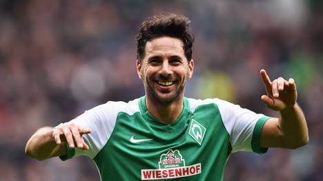 Claudio Pizarro trägt bei seiner Rückkehr zu Werder Bremen eine für einen Stürmer doch eher ungewöhnliche Nummer 