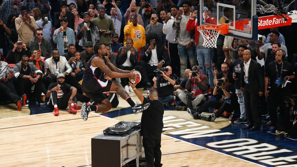 Passenderweise war der erste Dunk von Jordan dann auch ein Dunk über DJ Khaled inklusive dessen DJ-Pults