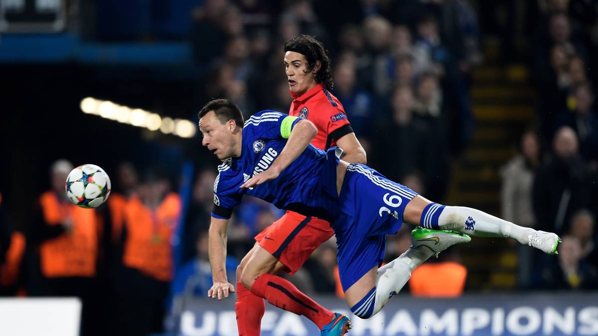 Es geht auch weiter hoch her. John Terry geht mit vollen Einsatz in den Zweikampf