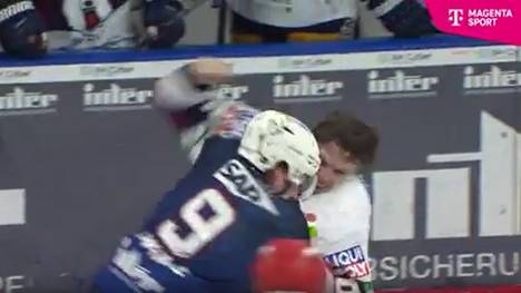 Die Adler Mannheim haben in der Playoff-Viertelfinalserie im zweiten Spiel gegen die Eisbären Berlin 2:4 verloren.
