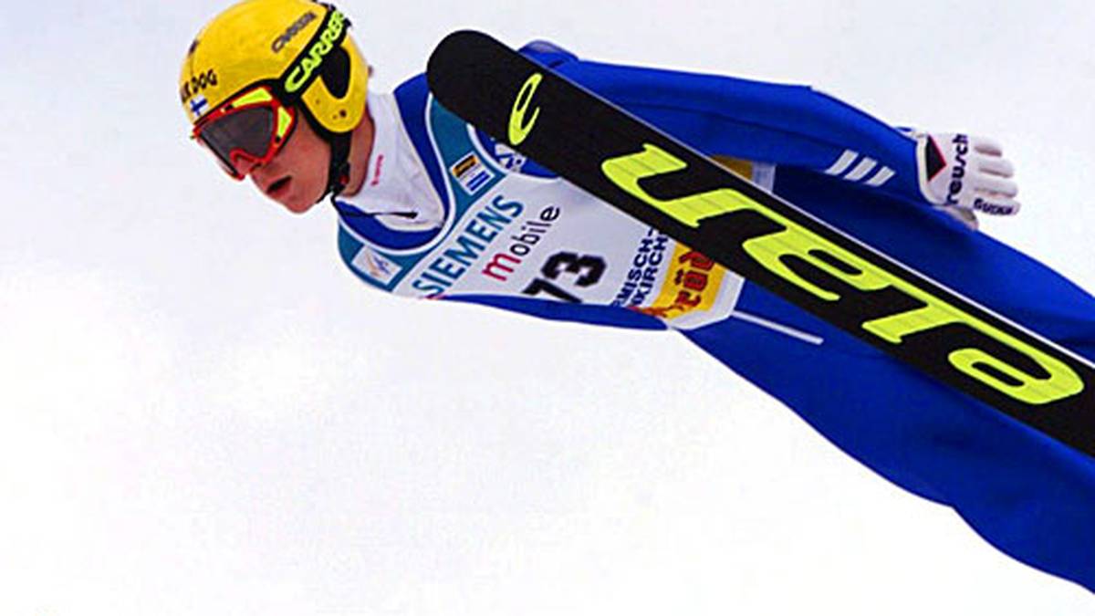 Im Zeitalter des V-Stils fallen viele neue Rekorde. 58 Jahre und 3 Tage (21186 Tage insgesamt) nach dem ersten Flug über 100 Meter knackt Toni Nieminen die 200-Meter-Marke. Am 17. März 1994 steht er 203 Meter. Kurz zuvor war Andreas Goldberger schon über 200 Meter geflogen, ein Griff in den Schnee nach der Landung annullierte den Rekord allerdings