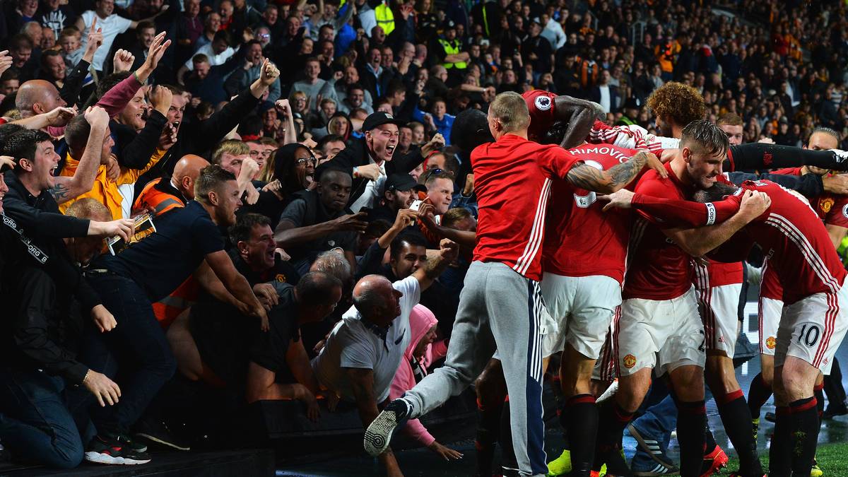 PLATZ 1 - MANCHESTER UNITED (Vorjahr: 3): 689,0 Millionen Euro (2014/15: 519,5 Millionen Euro)