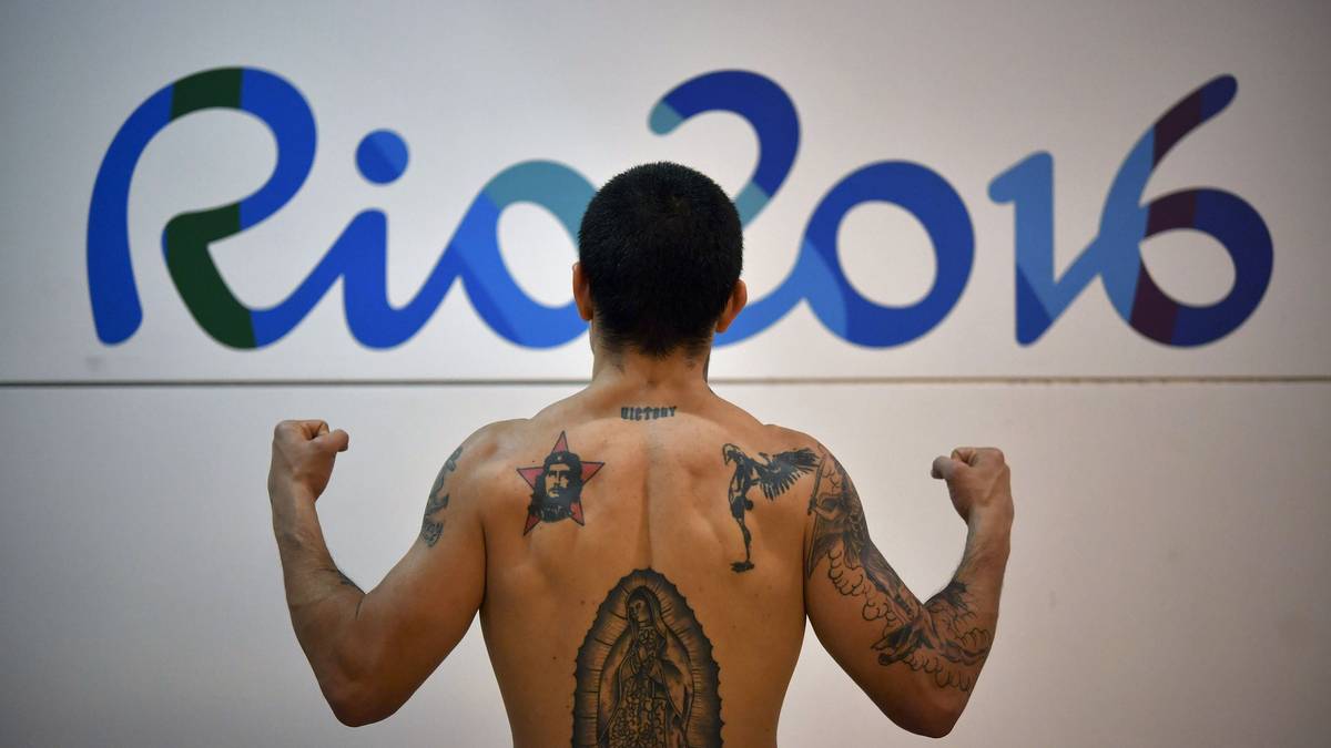 Zwischen Kunst und Kriegsbemalung: Der Boxer Ignacio Perrin präsentiert seine Tattoos 