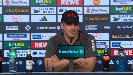 Lukas Kwasniok ist verärgert über die schiedsrichterliche Inkonsequenz in der Bundesliga - und spricht auf der Pressekonferenz nach dem Topspiel Klartext. 
