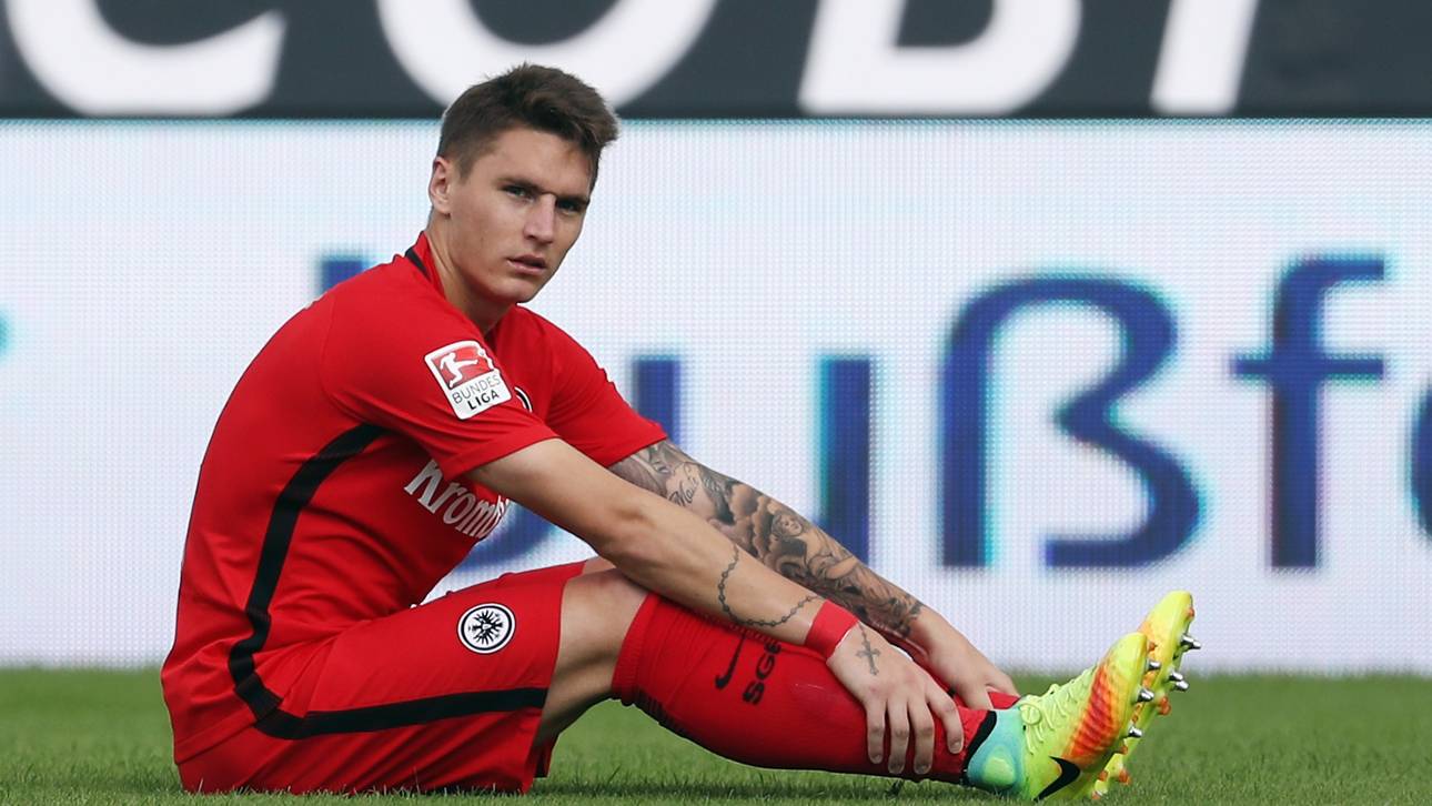 Frankfurt feuert Profi wegen Tattoo