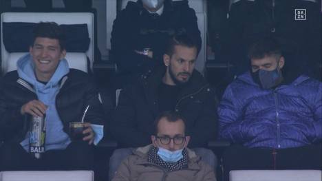 Im Derby gegen Nizza beendet Olympique Marseille sein Formtief. Der Ex-Dortmunder Leonardo Balerdi sieht den Sieg auf der Tribüne - mit einer BVB-Thermoskanne in der Hand.