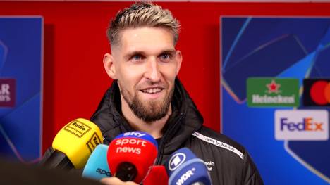 Die Stimmung bei Robert Andrich nach dem 2:2 gegen Newcastle United ist prächtig. Im Gespräch mit den Reportern hat er den einen oder anderen flotten Spruch auf Lager. 