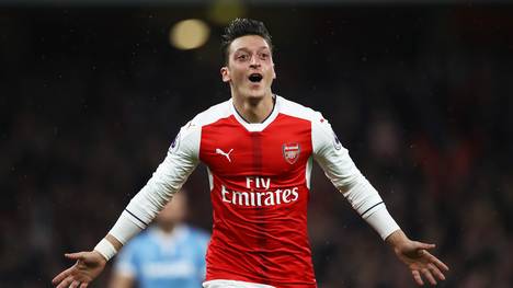 Mesut Özil wird bei Arsenal ab sofort die 10 tragen