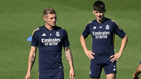 Arda Güler hat viel Talent und Potenzial. Das sieht auch Toni Kroos, der mit ihm bei Real Madrid auch spielen konnte. 