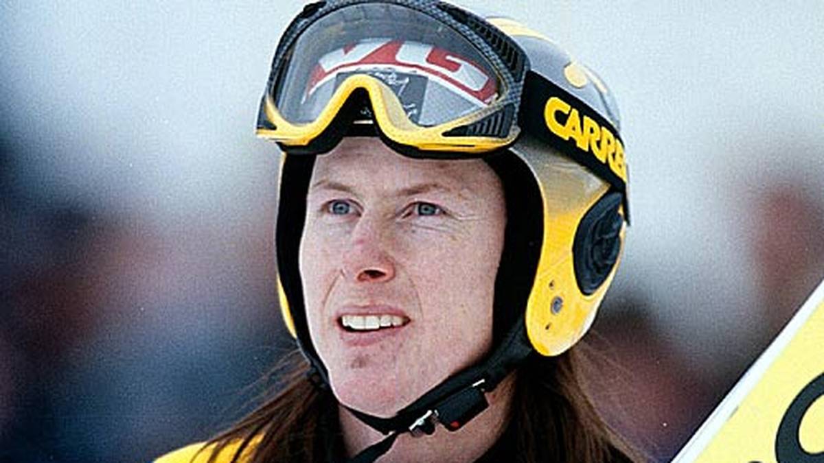 Nur einen Tag später löst der "Mann mit der Mähne" den "Milka-Mann" schon ab. Tommy Ingebrigsten springt mit seinen markant übereinanderliegenden Skier durch den Nebel von Planica auf 219,5 Meter. Seit diesem Tag gab es nie wieder einen deutschen Weltrekordhalter