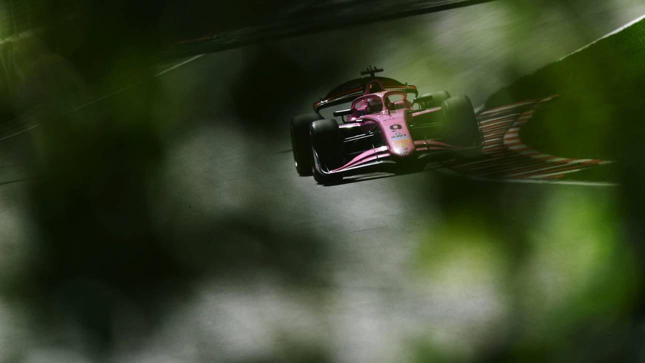 Mini baut F2-Gesamtführung aus
