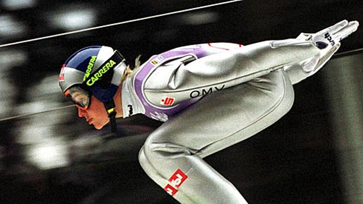 Andreas Goldberger konzentriert sich auf den Absprung. Der verrückte Österreicher katapultiert den Weltrekord in neue Dimensionen: 225 Meter! Drei Jahre lang bleibt diese Marke unangetastet. Dann stellt der Pole Adam Malysz diese Weite ein. Doch kurz darauf beginnt die Show des...