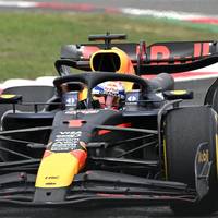 Formel-1-Weltmeister Max Verstappen bleibt  im einzigen freien Training zum Großen Preis von China blass - und ruft Bedenken bei Motorsportberater Helmut Marko hervor. Besser läuft es für Aston-Martin um Lance Stroll.
