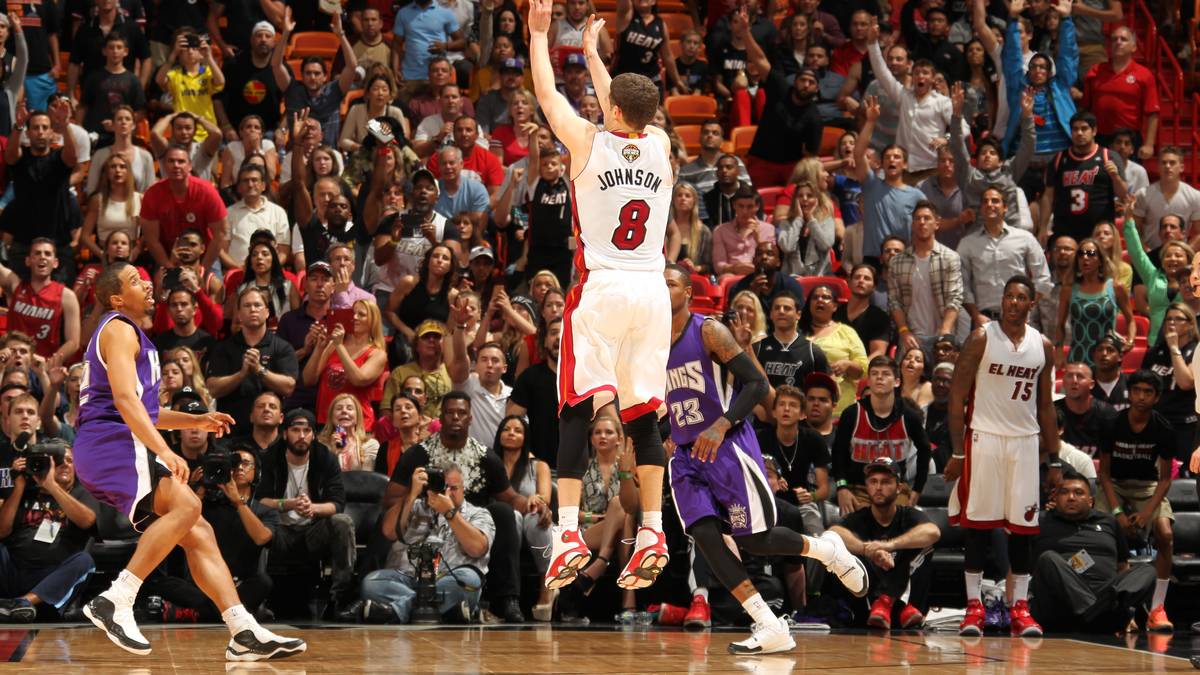 Ein unverhoffter Held rettet Miami dann doch den Sieg. No-Name Tyler Johnson springt Wade mit 24 Punkten zur Seite. Die Heat triumphieren 114:109