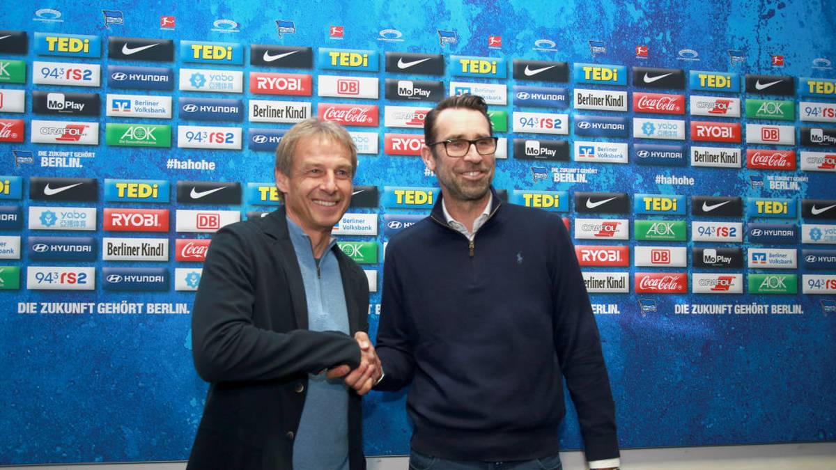 BERLIN, GERMANY - NOVEMBER 27: Juergen Klinsmann, newly appointed head coach of Hertha BSC Berlin, (L) and Manager Michael Preetz pose for the media during a press conference on November 27, 2019 in Berlin, Germany. (Photo by Christian Marquardt/Bongarts/Getty Images)