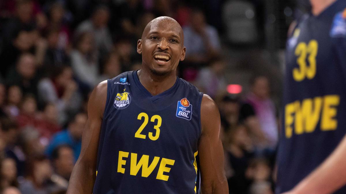 Rang 2 – RICKEY PAULDING (6874): Für ihn gibt es nur Oldenburg. Seit 2007 zaubert Paulding bei den Baskets und hat sich zum zweitbesten Scorer der BBL-Historie hochgearbeitet. Um auf Rang eins zu springen, müsste der inzwischen 37-Jährige wohl noch mindestens sechs Jahre spielen. Nächstes Ziel ist aber wohl erst einmal der Titel in der BBL