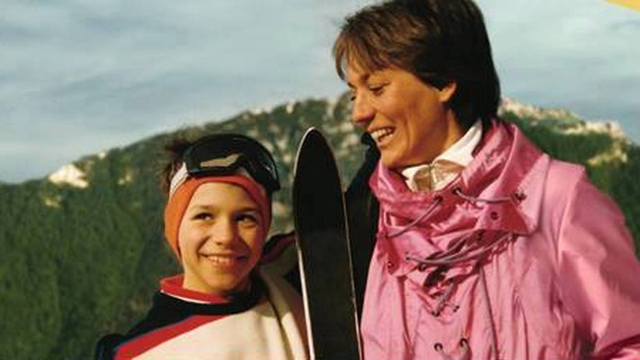 Felix Neureuther als kleiner Junge mit Mutter Rosi Mittermaier