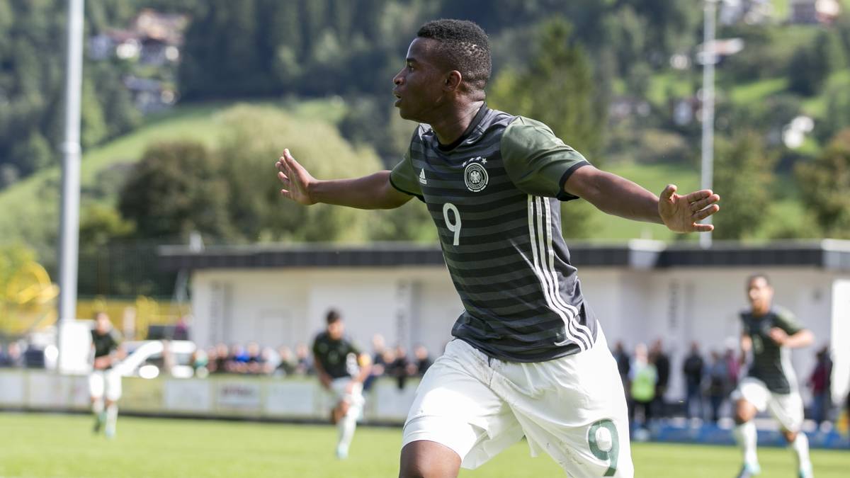 Für die deutsche U17 wird er dennoch nicht nominiert. "Das Wohl des Jungen steht im Vordergrund, und es ist zuletzt einfach zu viel geworden - vor allem, wenn Youssoufa beim DFB war", sagt sein Berater Patrick Williams dem "Sportbuzzer"