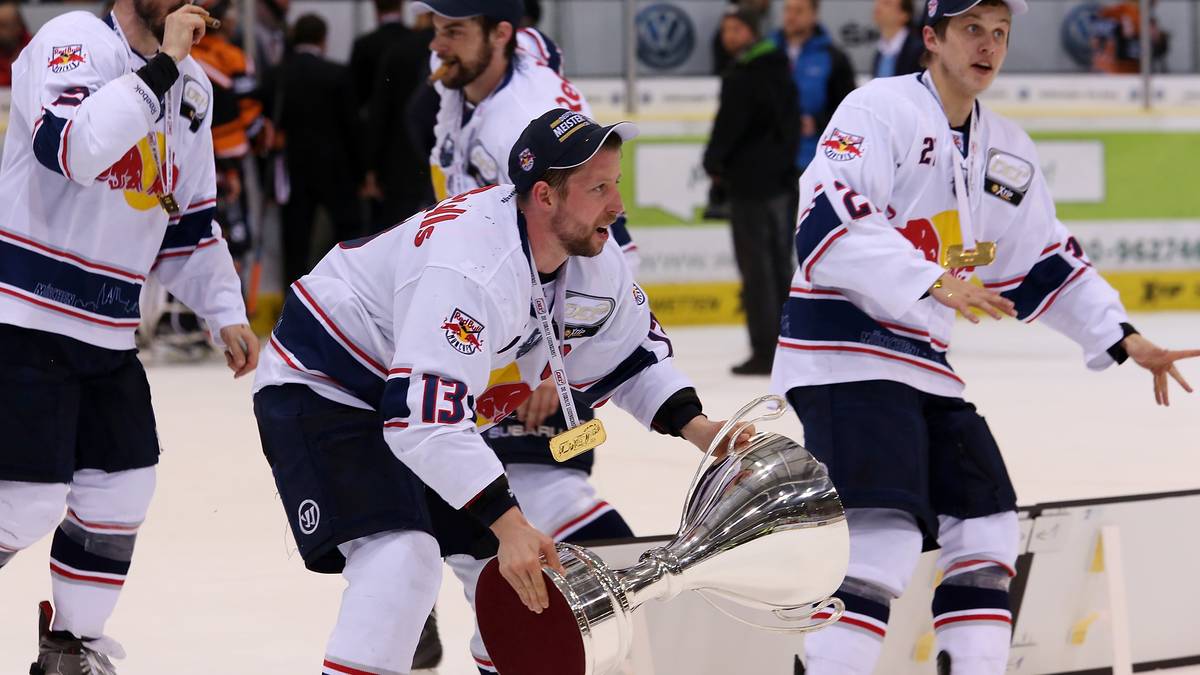2015/16 - EHC RED BULL MÜNCHEN - Grizzlys Wolfsburg 4:0: 2016 wird die DEL-Finalserie zum ersten Mal im Modus Best-of-seven ausgetragen. Der EHC München benötigt trotzdem nur vier Spiele, um sich gegen Wolfsburg durchzusetzen