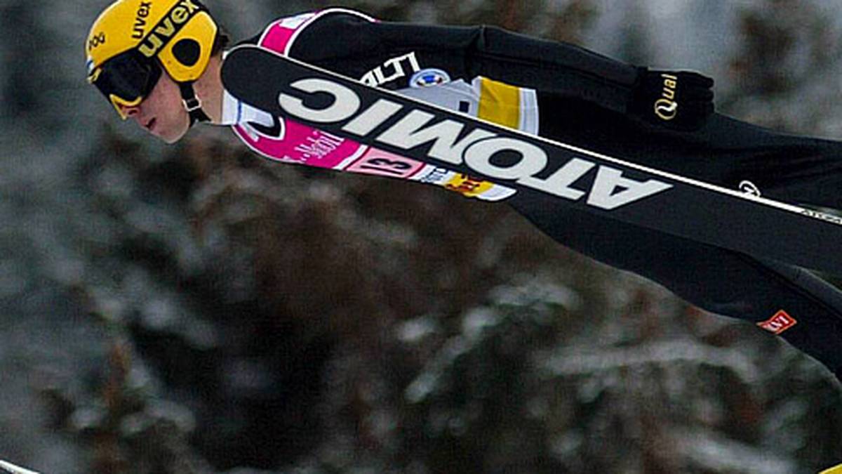 Innerhalb von vier Tagen pusht er den Weltrekord von 227,5 (20. März 2003) auf 228,5 (22. März 2003). Am 23. März 2003 setzt er noch einen drauf: 231 Meter