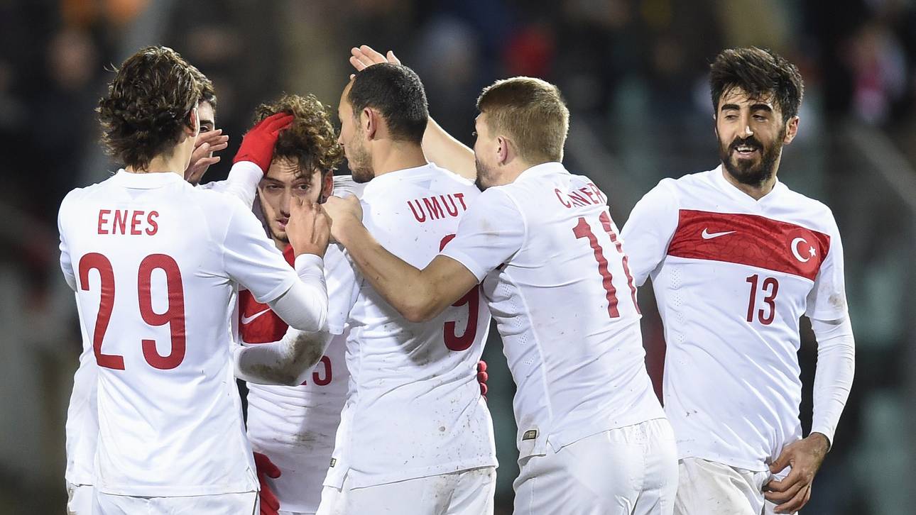 Calhanoglu führt Türkei zum Sieg