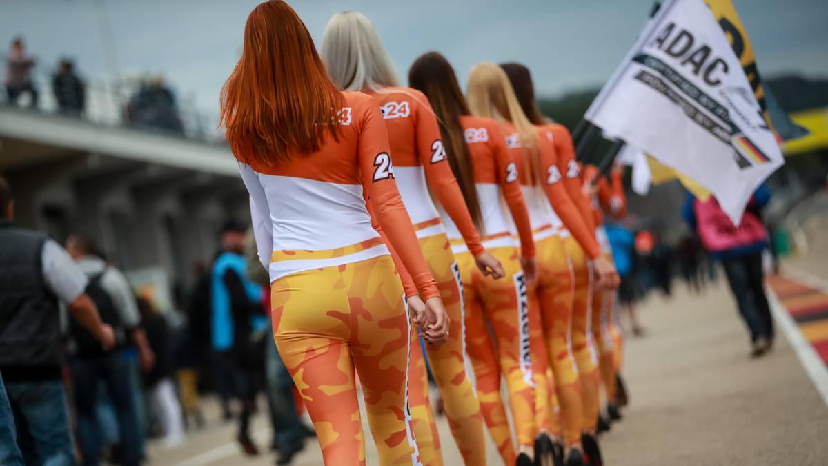 Sachsenring (ADAC GT Masters/MotoGP): Wagen wir einen Abstecher in andere Motorsportarten. Hier würden die Frauen am liebsten gleich selbst mitfahren