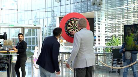 Zur Einstimmung auf die Darts-WM spielen die beiden SPORT1 Experten Stefan Effenberg und Robert Marijanovic im STAHLWERK Doppelpass ein kleines Match. 