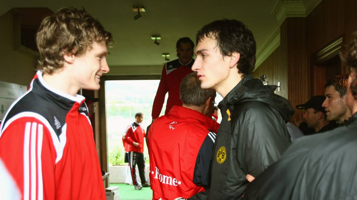 Mats Hummels (r., mit Marcell Jansen) wechselte 2008 erstmals zu Borussia Dortmund