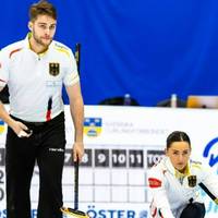 Das deutsche Curling-Duo hat keine Chance mehr auf das Weiterkommen bei der Mixed-WM. Eine hohe Niederlage besiegelt das Aus.