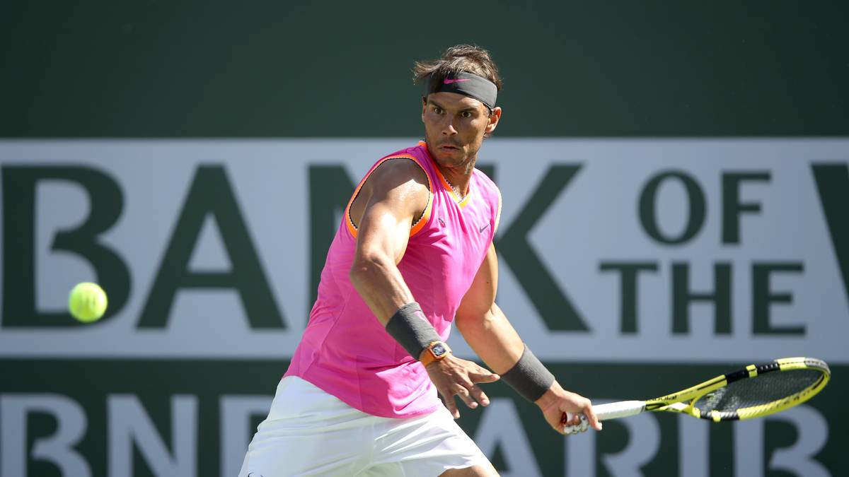 Rafael Nadal spielt die Vorhand mit extrem viel Topspin