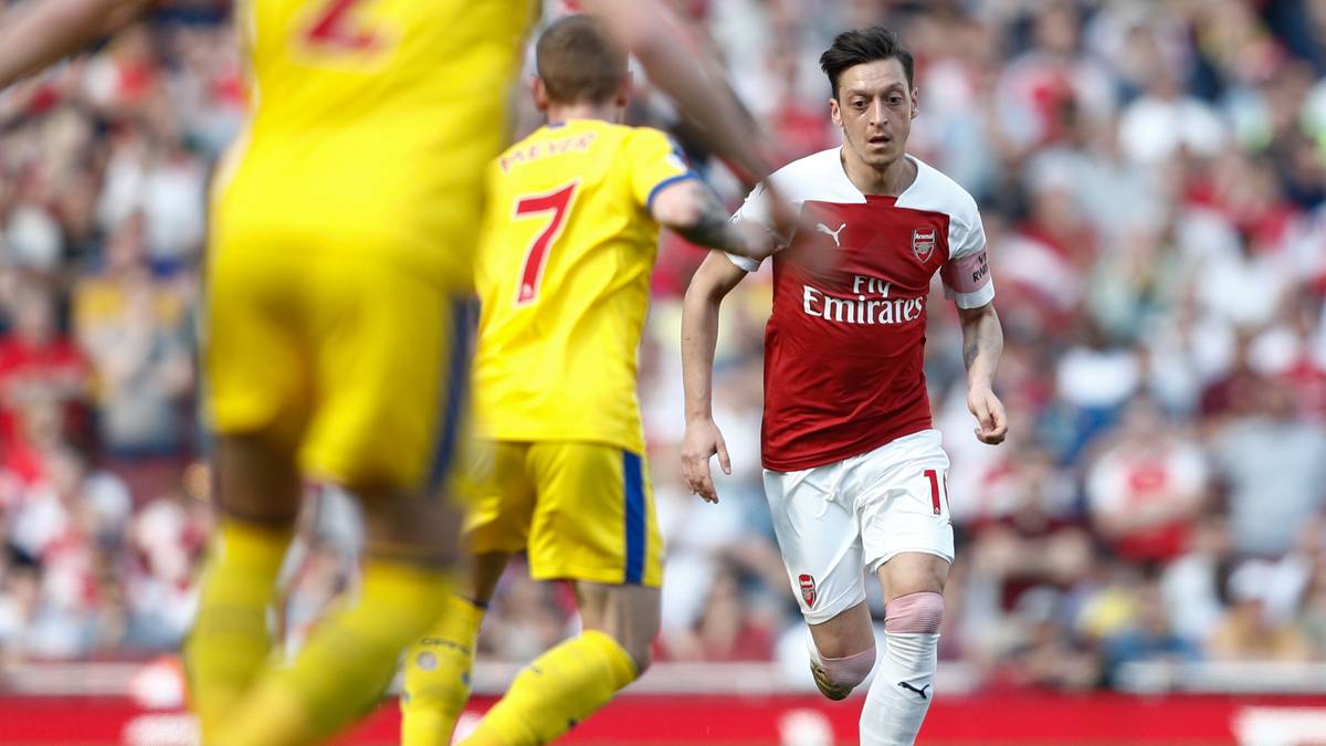 In der Liga war Özil lediglich fünfmal erfolgreich und bereite nur zwei Tore seiner Kollegen auf. Mit derzeit 35 Millionen Euro Marktwert dürfte der 30-Jährige der Topkandidat für einen Verkauf im Sommer sein