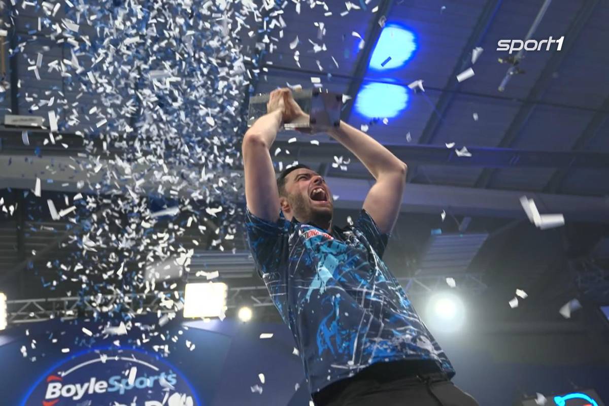 In einem hochklassigen Finale heißt am Ende Luke Humphries der Sieger des Darts World Grand Prix. Er besiegt Gerwyn Price mit 5:2 nach Sätzen und zeigt eine herausragende Leistung. Es ist der erste Major-Titel für den Engländer. Außerdem ist er nun die neue Nummer 4 der Welt. 