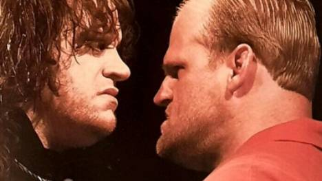 WWE hatte 1992 eine Fehde zwischen Nailz (r.) und dem Undertaker gestartet