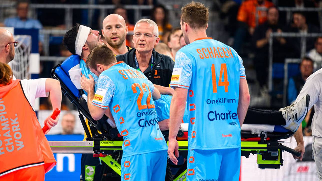 Mitspieler Luc Steins drückt Samir Benghanem nach dessen schwerer Verletzung