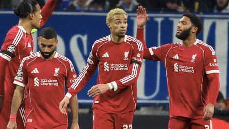 Gegen Marseille gewann Liverpool deutlich mit 3:0 in der Champions League. Obwohl Flügelstar Mo Salah selbst keinen Treffer erzielen konnte, wurde der Ägypter von Coach Arne Slot gelobt.