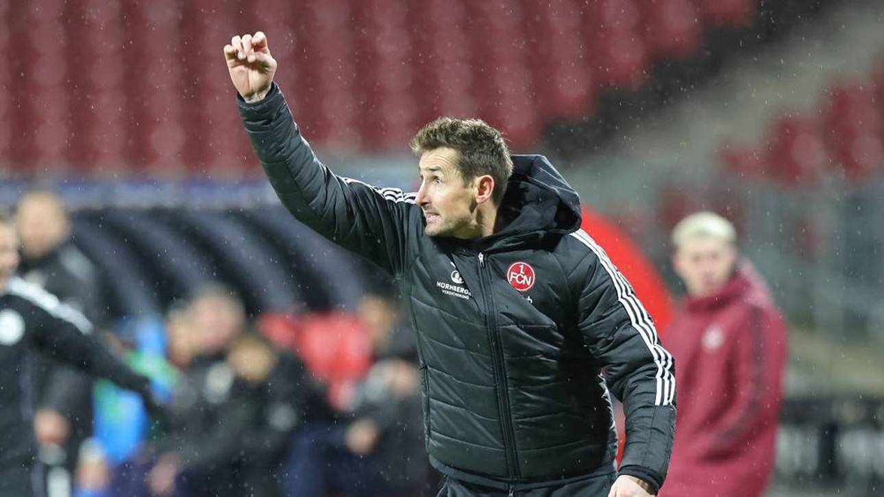 Klose jubelt dank Freistoß-Trick